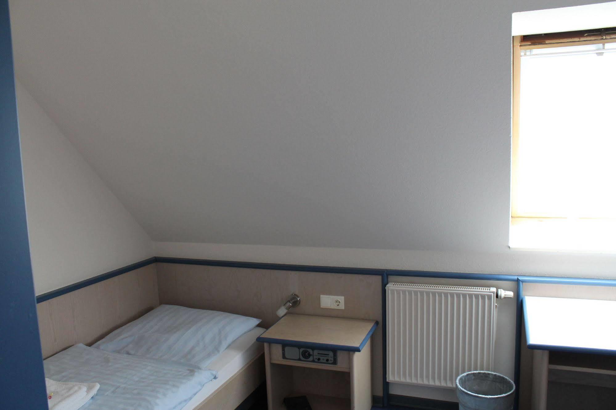 Seelze Smart Hostel By Landgasthof Velber 24H7D מראה חיצוני תמונה