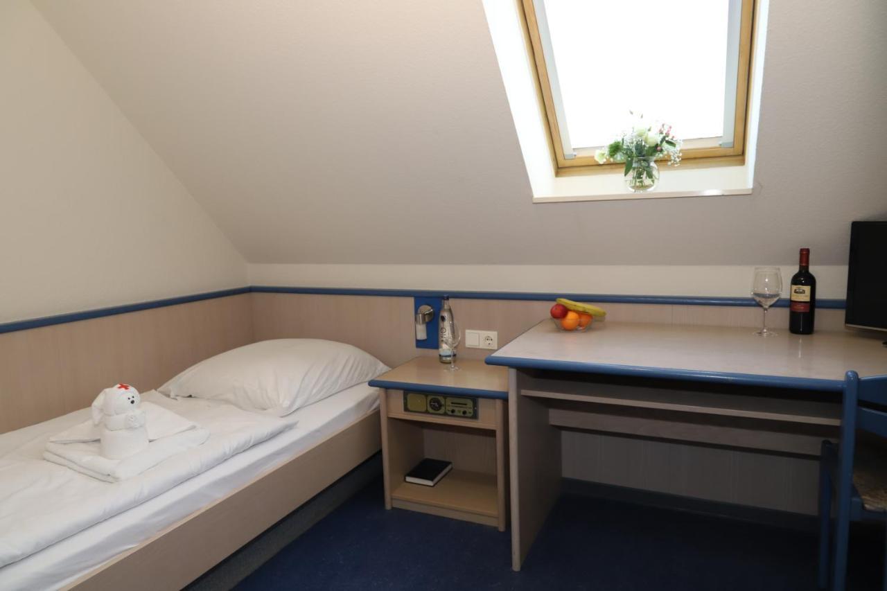 Seelze Smart Hostel By Landgasthof Velber 24H7D מראה חיצוני תמונה
