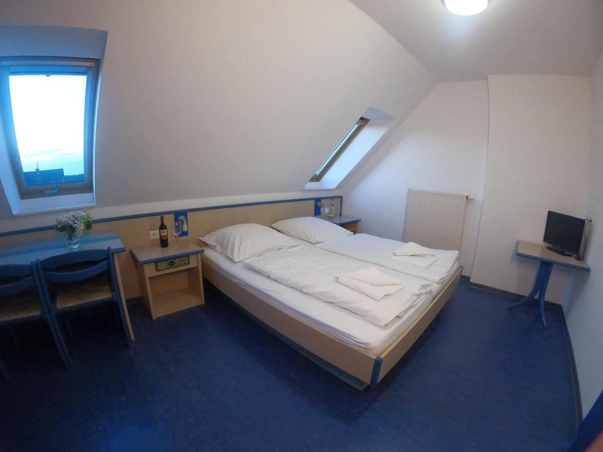 Seelze Smart Hostel By Landgasthof Velber 24H7D מראה חיצוני תמונה